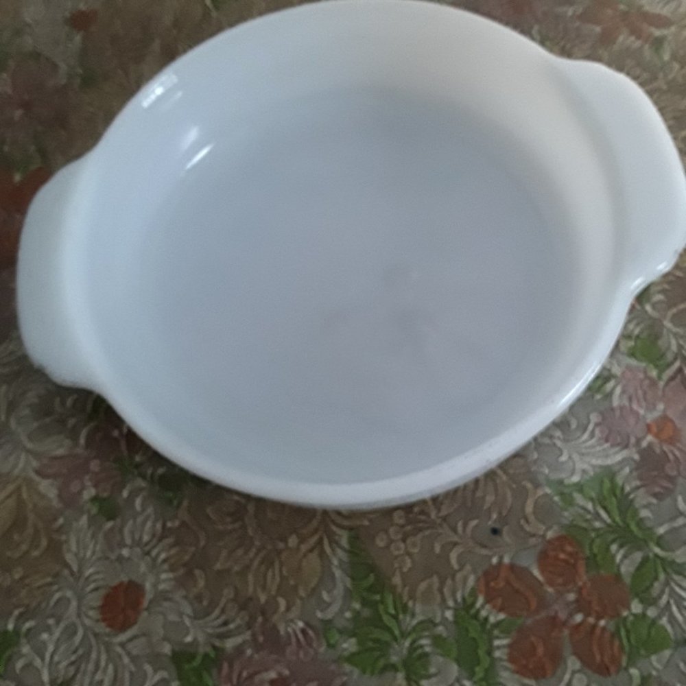 Vintage Fire King Round Baking / Casserole Dish